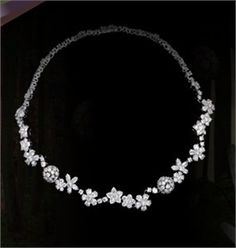 van cleef folie des pres necklace Necklace Star, Van Cleef And Arpels, Star Style, Van Cleef Arpels, Van Cleef, Girls Best Friend, Wedding Bells, Domain Names, Jewelry Inspiration