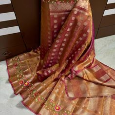 👆Diwali collection ☝ price 1550+ship$✈️ ✈️ Dm for order whatsup 8309874411 or Dm to @hansicollections inbox Super super new arrival Latest bnarasi dybl soft tissu saree Super Fancy Alfi minakari embroidery work both side border 😍😍 Full body zari butti design weaving Full body best quality tissue fabric weaving 😍 Soft n shinning pure look jaquerd pallu and blouses Singl n multiple avlibl 👆👆book fast 👆👆 Dm for order whatsup 8309874411 or Dm to @hansicollections inbox #hansicoll... Butti Design, Tissue Fabric, Side Border, Side Borders, Fabric Weaving, Embroidery Work, Diwali, New Arrival, Full Body