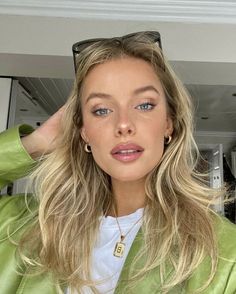 Josefine Vogt, Beauty Crush, Natural Glowy Makeup, Glowy Makeup, Good Hair Day, Trendy Clothing, Natural Makeup Looks, Face Hair