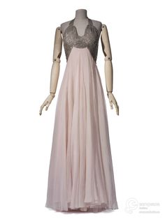 * Robe du soir 1938 soie silk Madeleine Vionnet French Fashion Designers, Vintage Gowns, Antique Clothing, Fantasy Fashion, Historical Fashion, Fashion History