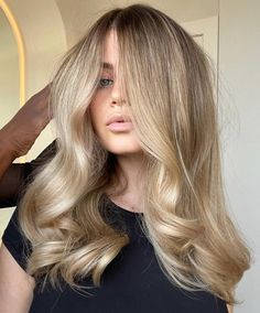 Multi-Dimensional Buttery Blonde Hair Almond Blonde Hair, Lived In Blonde Hair, Buttery Blonde Hair, Almond Blonde, Cream Blonde Hair, Pale Blonde Hair, Copper Blonde Hair Color, Dimensional Hair Color, Blonde Hair Goals