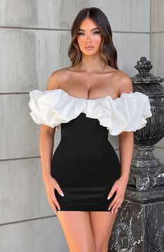 Black And White Ruffle Dress, Black And White Birthday Outfit, Black And White Party Outfit, Black And White Formal Dress, Homecoming Dresses Corset, White And Black Dress, Bardot Neckline, Elegant Midi Dresses, Maxi Dress Sale