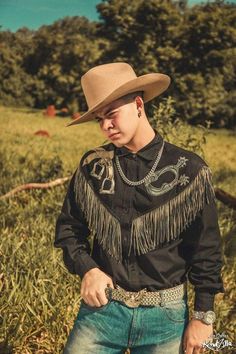 Glam Outfit Men, Country Music Outfit, Alexander Mcqueen Menswear, Western Glam, Looks Country, Cowgirl Aesthetic, Glam Outfit