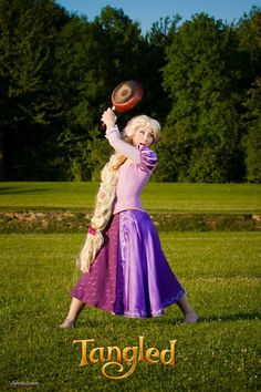 Rapunzel by *NikitaCosplay on deviantART. Frying pan is a bit modern ;-) Rapunzel Photo, Disney Princess Photography, Princess Poses, Tangled Cosplay, Princess Shot, Princess Photography, Princess Photo Shoot, Blonde Cosplay, Mother Gothel