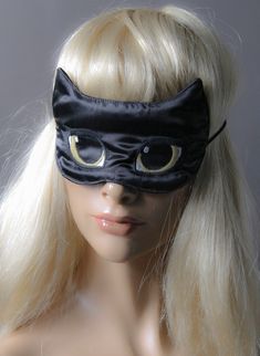 Sleep mask night rest CAT'S EYES black satin embroidered cat eyes blond honey fleece cotton double thickness lined black elastic link to fit behind the head All soft and fluffy, super comfortable, perfect for your relaxation ritual, good eye covering ability, helps to find sleep more easily Ideal for travel Dimensions: 17 cm wide by 7.5 cm high in the middle, 10 cm at the cat's ears, fits the head round with its black elastic cord 35 cm long Composition: Black satin fabric: 100% polyester Double Cat Eyes, Black Satin Fabric, Embroidered Cat, Night Mask, Satin Noir, Eyes Black, Sleep Mask, Eye Black, Cool Eyes