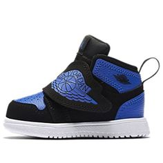 Best gifts for newborns/babies! Gifts For Newborns, Diamond Shoes, Baby Jordans, Retro Basketball Shoes, White Basketball Shoes, Baby Nike, Funny Baby Clothes, Camo Baby Stuff