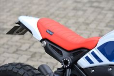 a close up view of the seat on a motorcycle