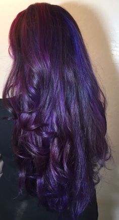 Elissabat Hair, Cool Hair Colours, Purple Hair Streaks, Split Dyed Hair, Dip Dye Hair, Violet Hair, Hair Streaks, Pretty Hair Color, Hair Stylies