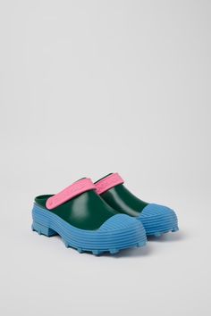 TKR Green Clogs for Unisex - Spring/Summer collection - Camper USA Camper Shoes, Ballerina Shoes Flats, Old Shoes, Shoes Heels Wedges, Boys Boots, Shoe Boot Sandals, Spring Summer Collection, Leather Clogs, Mode Hijab