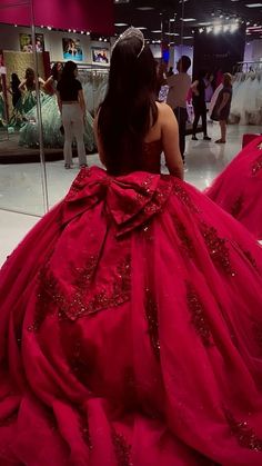 Making a statement is just as important as style with our red Quinceañera dresses. Every item in our collection is a tribute to modern design and exquisite craftsmanship. There are dresses for every type of woman, from slim silhouettes to larger, princess-style gowns. Red Sweet 16 Dresses, Red Quince Dress, Red Quinceanera Dress, Princess Quinceanera Dresses, Red Quinceanera Ideas, Burgundy Quinceanera Dresses, Quinceanera Dresses Red, Black Quinceanera Dresses, Quinceanera Dresses Gold