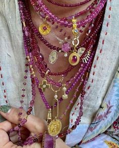 Maximalism Jewelry, Ideas For Jewelry, Maximalist Jewelry, Pretty Aesthetic, Aesthetic Picture, Necklaces And Bracelets, Dope Jewelry, Maximalism, Funky Jewelry