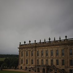 a large building with many windows on the top floor and some stairs leading up to it