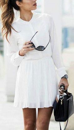 Outfit con falda • Model Pose, White Outfit, Skirt White, 2019 Fashion, Skirt Outfit, White Skirt, Work Attire, White Outfits