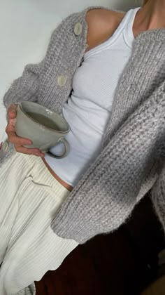 Oversized Grey Sweater Outfit, Fall California Outfits, Preppy Sweater Outfits, Australian Winter Fashion, Fall California, Outfits Los Angeles, Grey Sweater Outfit, Australian Winter, Overalls Outfit Ideas