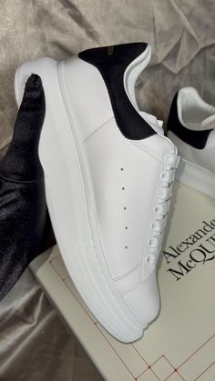 Women Sneakers Fashion, Designer Sneakers Women, Best White Sneakers, Urban Shoes, Alexander Mcqueens, Pretty Shoes Sneakers