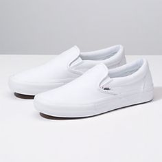 Slip-On Pro Mens Vans Slip Ons, Outfits With Vans Slip Ons, White Vans Outfit, White Slip On Vans, Trash To Couture, White Slip On Shoes, Vans Original, Vans Outfit