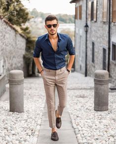 Maroon Shirt Outfit, Men Formal Outfit, Formal Dresses For Men, Kemeja Lelaki, Mens Business Casual Outfits, Shirt Outfit Men, Pants Outfit Men