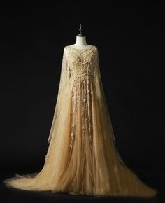 Ethereal Dress Goddesses Plus Size, Golden Princess Dress, Fairytale Dress Medieval, Gold Fantasy Dress, Medieval Dress Royal, Mascarade Dresses, Gold Wedding Gown, Gold Wedding Dresses, Gold Princess Dress