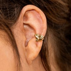 This gold ear cuff takes your ear stack to new heights! Forget the classic heart shape, this one boasts a playful, abstract design. The chunky "nugget" heart sits prominently at the front of your ear, making a bold statement.  Ear cuffs offer a way to add some edge without the commitment of a piercing.  All Scream Pretty pieces come beautifully presented in our signature branded packaging. Material: 18ct Gold Plated Recycled Sterling Silver.  To keep in perfect condition, polish gently using a s Francesca Perks, Heart Ear Cuff, Matching Jewellery, Abstract Jewelry, Conch Earring, Gold Ear Cuff, Ear Stack, Gold Jewelry Earrings, Gold Nugget