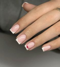 Short Acrylic Nails Heart, Holiday Nail Inspo, Nail Holiday, Ongles Gel French, Pink French Tip, Holiday Acrylic Nails, Nostalgia 2000s, Nails Heart, Y2k Nostalgia