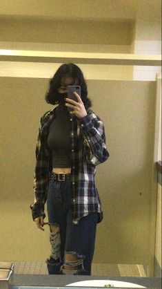 80s Grunge Style, Outfits For Dark Skin, Korean Grunge Aesthetic, Grunge Outfits Girl, Grunge Style Girl, Grunge Tomboy, Grunge Outfits Women, Grunge Girl Outfits, Korean Grunge