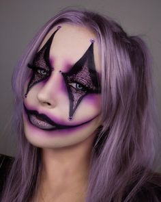 Halloween Female Makeup Ideas, Scary Clown Women Costume, Female Clown Makeup Scary, Clown White Makeup, Purple Halloween Makeup Ideas, Cool Face Paint Ideas For Women, Purple Clown Outfit, Women’s Clown Makeup, Creepy Clown Face Paint