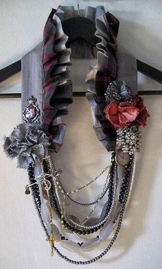 Make a fancy collar. at night wear it over your coat. During the day wear it alone. Burning Man. Steam Punk Diy, Fancy Collar, Steampunk Jewelry, Textile Jewelry, Steampunk Fashion