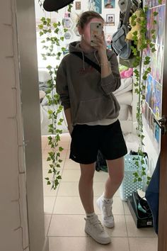 Masc Outfits For Women School, Stem Outfits Female, Masc Athletic Outfits, Lazy Masc Outfits, Masc Outfits For Women Sweatpants, Masc Clothes Aesthetic, Casual Masc Outfits, Comfy Masc Outfits, Fit Check Poses