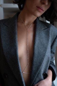 Minimalistic and exquisite, the Sanje body chain is a timeless piece, suiting any outfit and occasion. The delicate chain loops around the waist and the neck, in a choker-like form. Its geometrical shape makes it ever more striking, adding a special touch to anything you wear it with. Like all our body jewels, it features a detachable Jungle Dream snake - choose to remove it or leave it attached to create different looks and live in its power. The snake is one of the oldest and most widespread m Mens Necklace Chain, Body Chains Men, Body Chain Jewelry Men, Chain Body Jewelry, Full Body Jewellery, Body Chain With Blazer, Chain Harness Outfit, Elegant Adjustable Chain Body Jewelry, Gold Delicate Chain Metal Body Jewelry