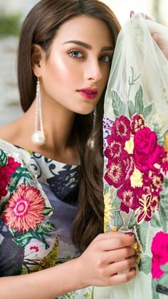 Cotton Pakistani Suits, Latest Pakistani Suits, Bridal Lehenga Online, Desi Wedding Dresses, Iqra Aziz, Pakistani Style, Hijab Fashionista, Pakistani Fashion Casual, Turkish Fashion