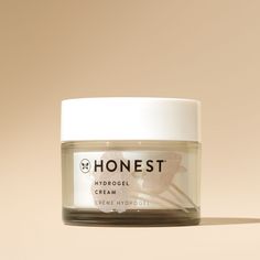 The cooling, Hyaluronic Acid infused face cream your thirsty skin craves. Made with Squalane, Jojoba Esters, and 2 sizes of Hyaluronic Acid. Works for all skin types. Honest Skincare, Tooth Powder, Honest Beauty, Jessica Alba, Christmas 2024, All Skin Types, Face Cream, Christmas List, Hyaluronic Acid