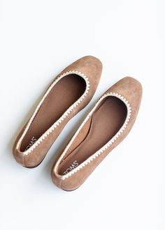 The TOMS® Briella Brown Deco Stitch Suede Flat are small in profile, and big in style! These must-have ballet flats blend casual elegance and comfort seamlessly with brown suede uppers, art deco inspired stitching, and signature CloudBound™ insoles. An easy counterpart, they match denim, dresses and more! Style | Flats Color | Brown SIZING TIPS Sizing | Models wore True to Size Width | Narrow Style Flats, Denim Dresses, Church Dresses, Suede Flats, Fall Accessories, Flat Color, Art Deco Inspired, Transitional Style, Casual Elegance