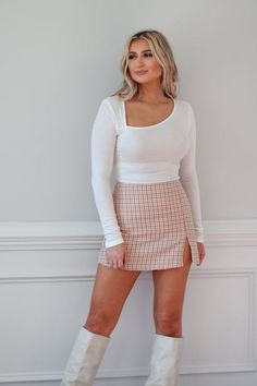 Trendy Spring Mini Skirt, Trendy Lined Skirt For Brunch, White Lined Mini Skirt For Fall, Trendy White Mini Skirt For Fall, Chic Stretch Mini Skirt For Going Out, Stretch Mini Skirt For Night Out In Fall, Cotton Mini Skort For Night Out, Chic Fitted Skort For Brunch, Trendy Fitted Skort For Brunch