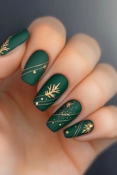 November Green Nails, Evergreen Nails, Winter Nails Designs, Cute Layers, Matte Green Nails, Winter Nail Art Designs, Winter Nail Ideas, Nail Desi, Silk Wrap Nails