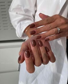 fallnailsknit Brown Simple Nails, Brown Autumn Nails, Milky Nails, September Nails, Modern Nails, Designs Nail, Summer Nails Colors