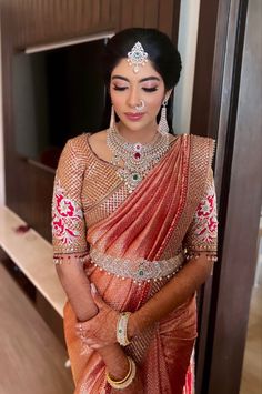 South Indian Bride Jewellery, Cut Work Blouse, Reception Sarees, South Indian Bride Saree, Simple Lehenga, Indian Bridal Sarees, Pattu Saree Blouse Designs