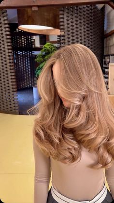 Blonde Women Hairstyles, Blond Strawberry Hair, Easy To Manage Hair Color, Dark Strawberry Blonde Hair Color, One Color Hair Ideas, Ash Strawberry Blonde Hair, 2 Colored Hair, One Color Hair, Pretty Haircolors