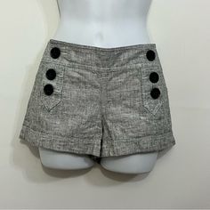 Gray Short Shorts By Express Are Nwt. Size 2 Cute Button Front Shorts Will Keep You Cool And Fashionable This Summer! Pair With A Black Or White Or Any Color Top For A Fun Trendy Look. 2 1/2” Inseam 8” Rise. Linen/Cotton. Front & Back Pockets. S32 Pink Chinos, Chino Shorts Women, High Waisted Jeans Vintage, Army Green Shorts, Dressy Shorts, Stretch Denim Shorts, Black Jean Shorts, Flowy Shorts, High Waisted Jean Shorts