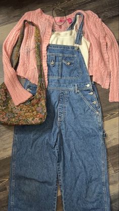 Cottage Fashion Style, Librarian Outfit Summer, Overall Outfits Aesthetic, Bookstore Aesthetic Outfit, Overalls Outfit Aesthetic, Overall Fits, Audition Outfit, Camille Rowe, Overall Outfit