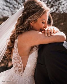 Half Up Half Down Wedding Hairstyles ❤ Explore enchanting half-up half-down wedding hairstyles – from romantic curls to chic braids. Elevate your wedding day beauty with grace and sophistication. #wedding #bride #weddingforward #weddinghairstyles #HalfUpHalfDown