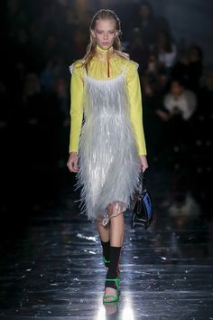 The complete Prada Fall 2018 Ready-to-Wear fashion show now on Vogue Runway. White Fringe Dress, Italian Fashion Street, London Fashion Weeks, White Fringe, Fringe Dress, Yellow Top, Italian Fashion Designers