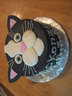 there is a cake that looks like a cat