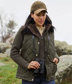 New England Hiking Outfit, Lumberjack Fashion Women, New England October Outfits, Irish Countryside Fashion, Classy Camping Outfits, English Country Style Outfits Autumn, Scottish Fashion Woman Modern, Clay Shooting Outfit Women, English Country Fashion Women