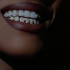 Fangs Grillz Women, Girls With Grills, Fang Grillz, Pretty Teeth, Colour Corrector, Xoxo Jewelry