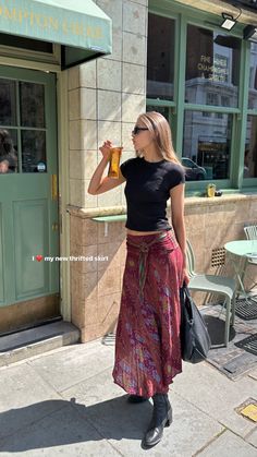 Cool Nashville Outfits, Aesthetic Winery Outfits, Styling A Dress As A Skirt, Fair Fits Aesthetic, Boho Outfits Concert, How To Style Pink Long Sleeve, Middy Skirt Outfits, Lauren Giraldo Outfits, Europe Fall Fashion 2024