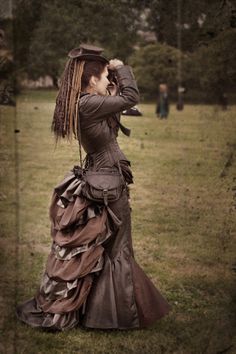 For those who worry that the "steampunk look" is a little too risque here is a lovely dress with ample coverage... Steampunk Bustle Skirt, Bustle Dresses, Gothic Mode, Mode Steampunk, Bustle Skirt, Lady Like