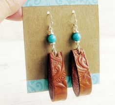 Faux Leather And Bead Earrings, Western Jewelry Making Ideas, Diy Turquoise Jewelry, Leather Earring Ideas, Western Leather Earrings, Tooled Leather Earrings, Handmade Leather Jewelry, Earrings Western, Clear Earrings