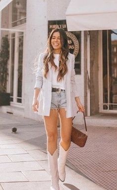 Dresses And Western Boots, Dolce Vita Cowboy Boots Outfit, White Knee High Cowboy Boots Outfit, Outfit Botas Cowboy Mujer, Botines Cowboy Outfit, Casual Cowboy Boot Outfit Women, Botas Cowboy Mujer Outfit, Outfits Botas Blancas