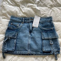 Jeans Skirt Size 36/M Brand Berska Cheap Denim Cutoff Skirt, Denim Fringe Skirt, Make A Skirt Out Of Jeans, Cute Jean Skirts, Jean Skirts Outfit, Jean Cargo Skirt, Cargo Jeans Skirt, Short Denim Skirt Outfits, Short Jean Skirt Outfits