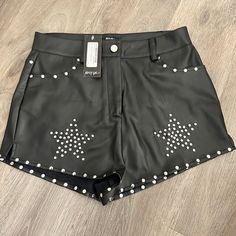 Nwt Embellished Star Detail Vegan Leather Short Us Sz 8 Leather Short, Leather Shorts, Black Silver, Vegan Leather, Womens Shorts, Leather, Silver, Women Shopping, Black